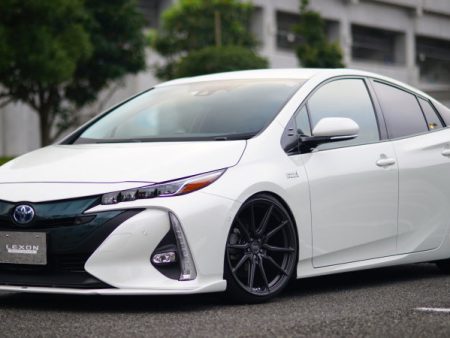 LEXON 2017+ Toyota Prius Prime Front Lip Spoiler (FRP) Supply